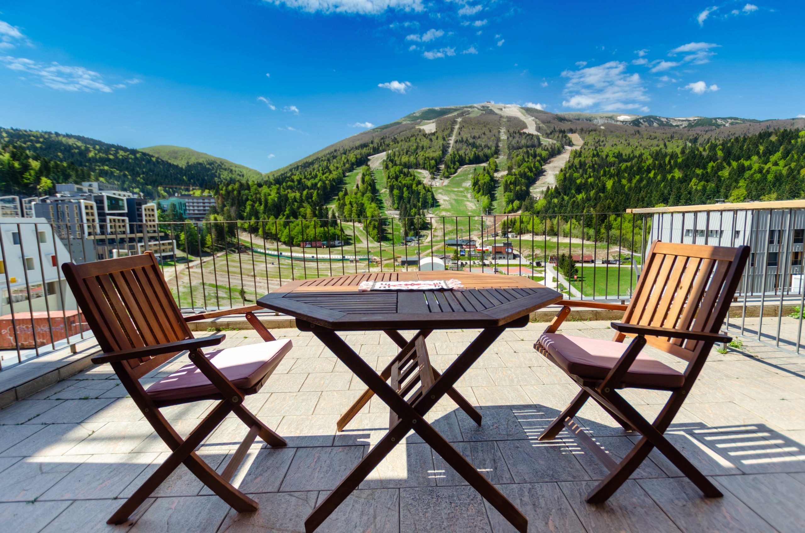 Bjelašnica – Ekskluzivan studio apartman 42m2 s pogledom na stazu i divnom terasom